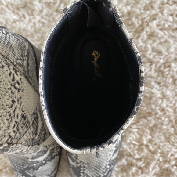 SOLD❌Qupid Block Heel Snakeskin Print Booties - Picture 4 of 8